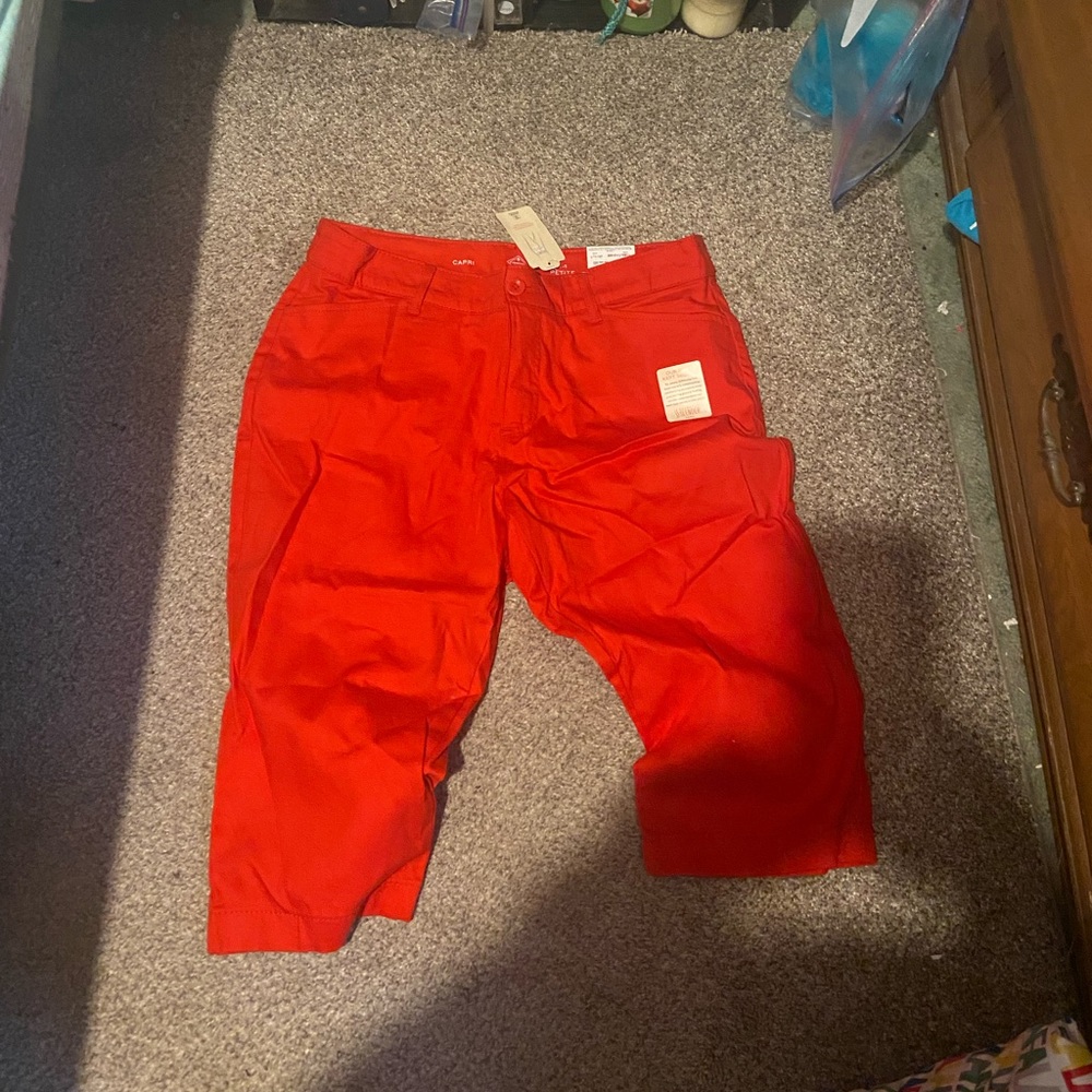 Women’s red capris